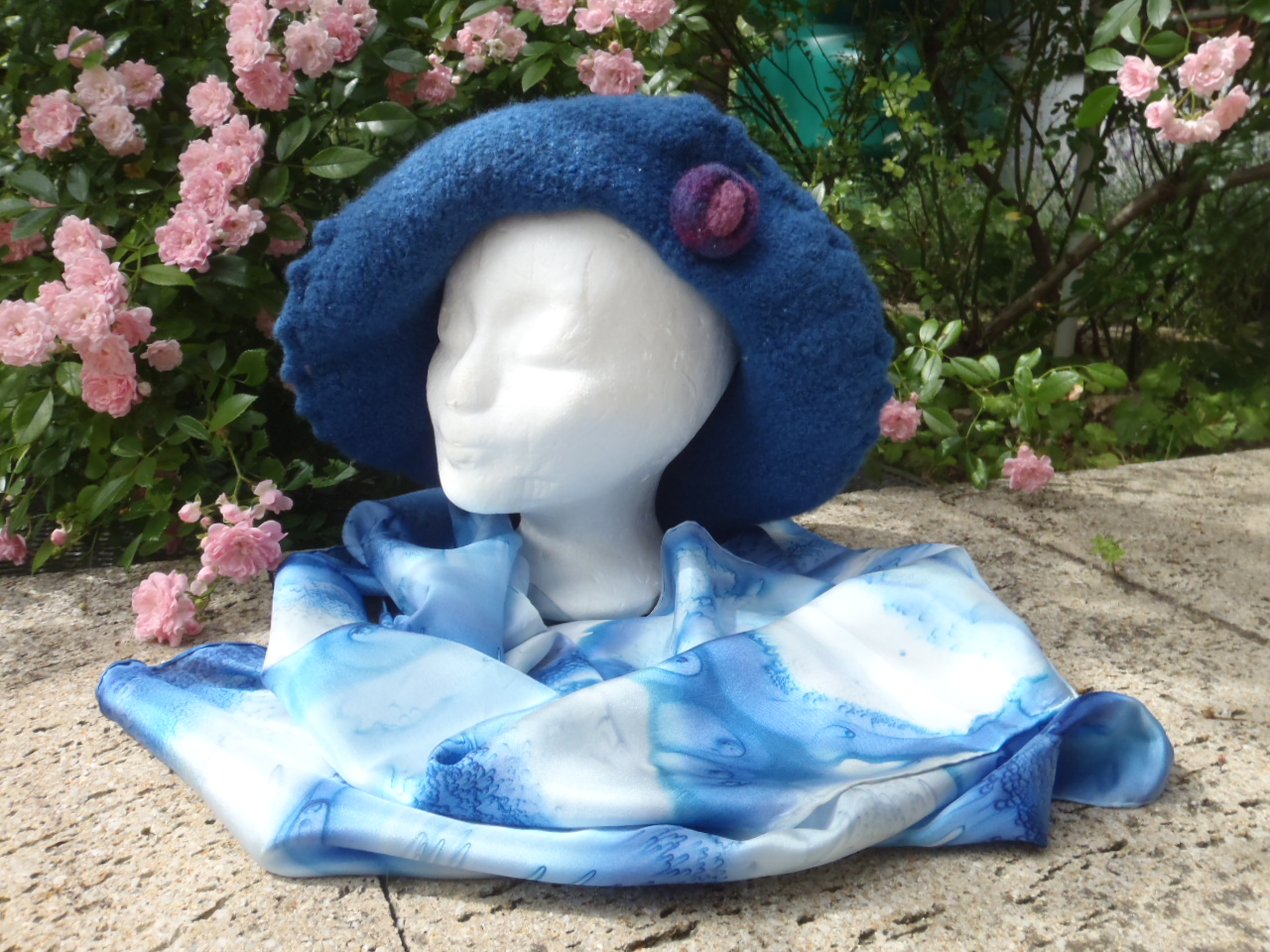 blaues-seidentuch_blauer-filzhut